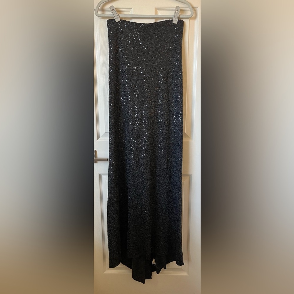 Sleek L’Agence Black Sequin Skirt in Size Medium